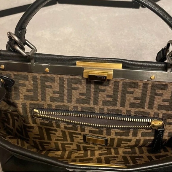 Fendi - Peekaboo black bag authentic with certificate & clear strip - Picture 8 of 14